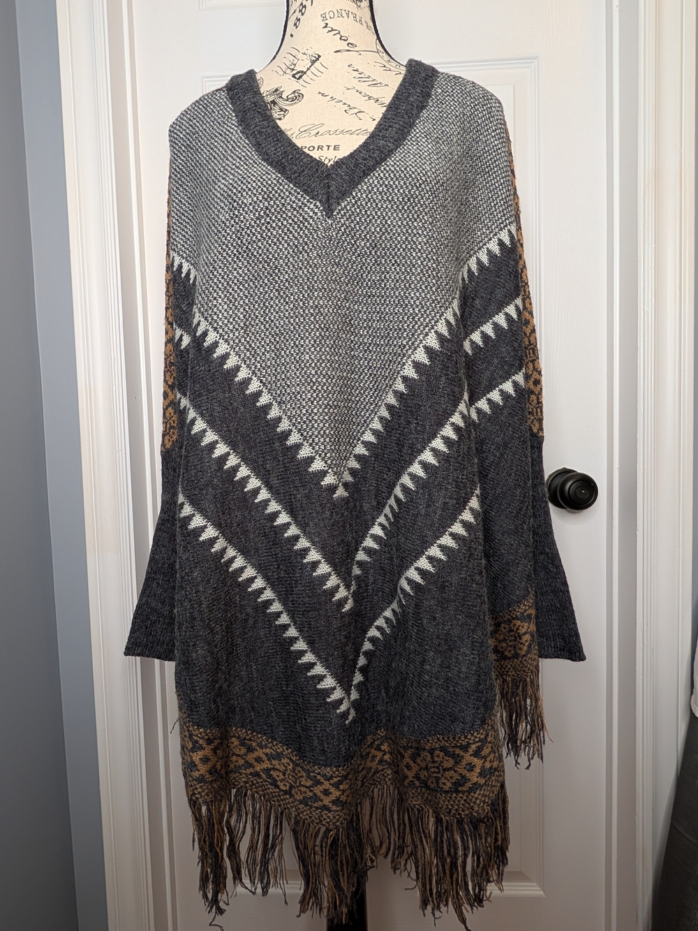 Suzy Shier Charcoal Gray Fringe Poncho Brown Accents Built-In Sleeves Size S-M